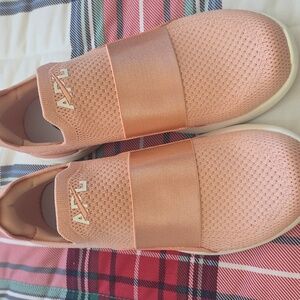 NIB APL Techboom Bliss Blush Ivory Size 8